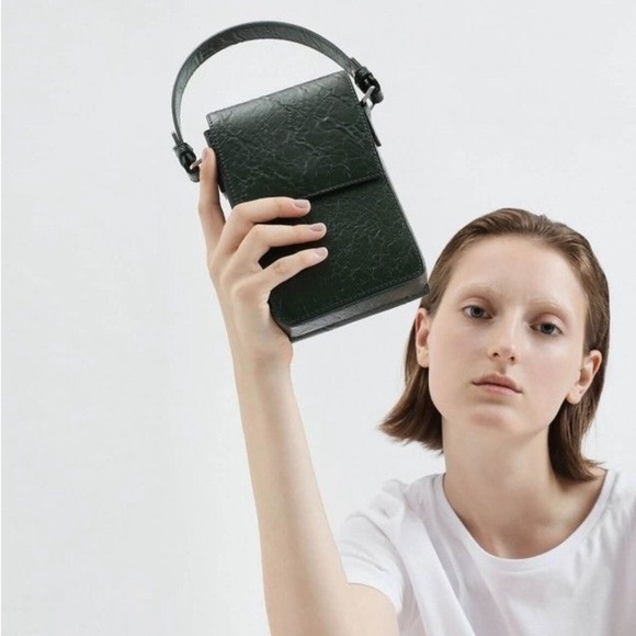 Rare Find Charles & Keith Wrinkled Effect Green Wallet Crossbody Bag - Picture 3 of 10